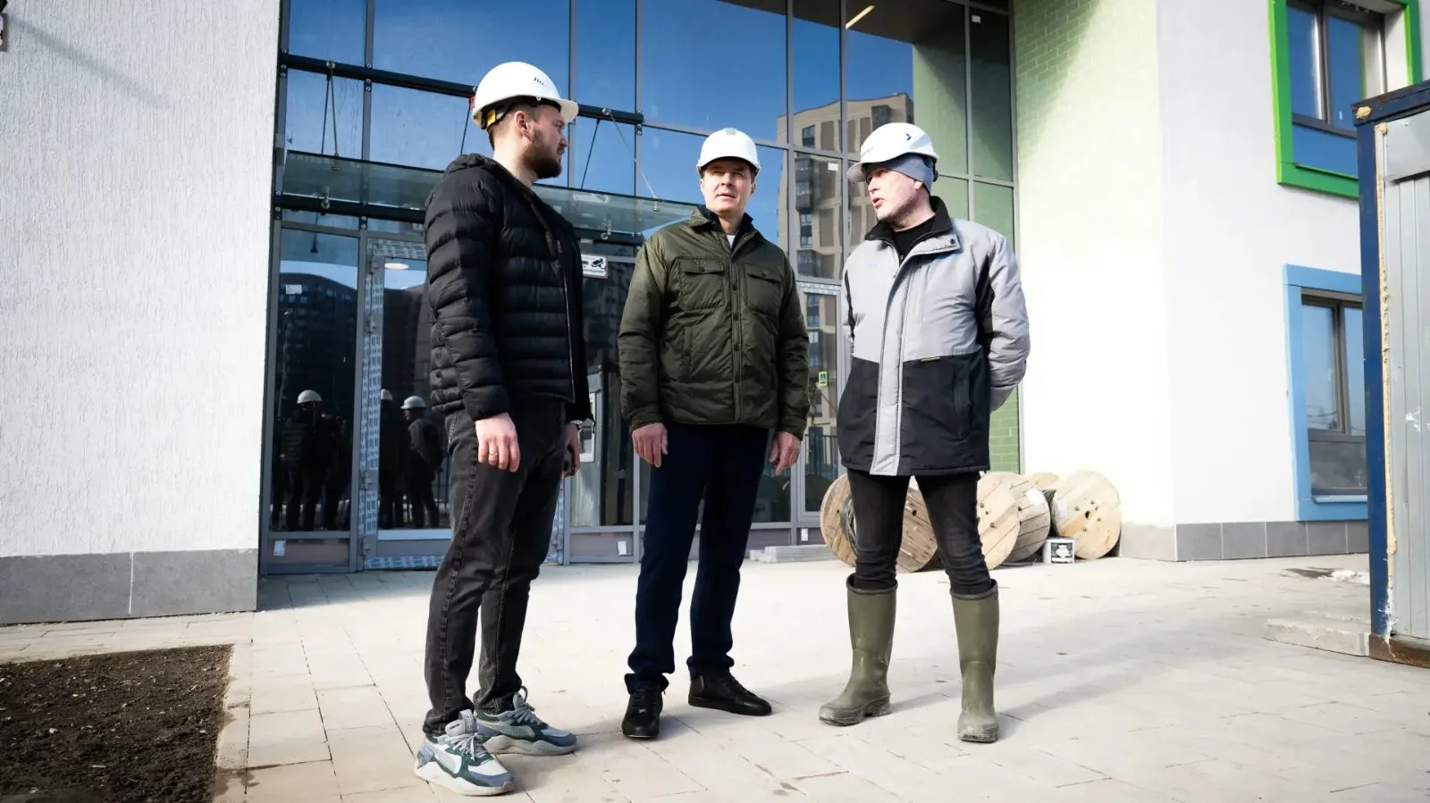 Электромонтажные работы и внутреннюю отделку завершают строители в детском саду в жилом комплексе Люберец