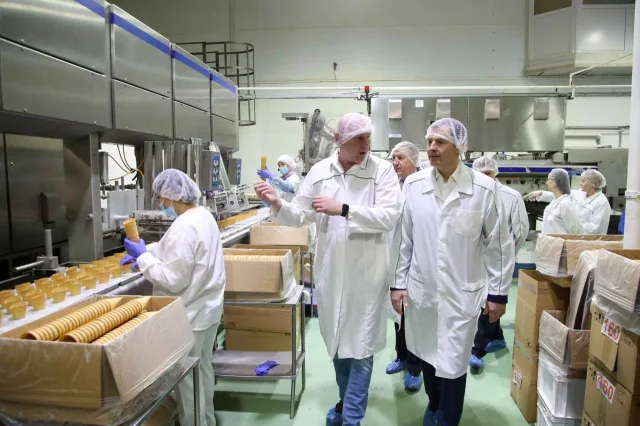 Владимир Волков посетил фабрику по производству мороженого в поселке Люберец