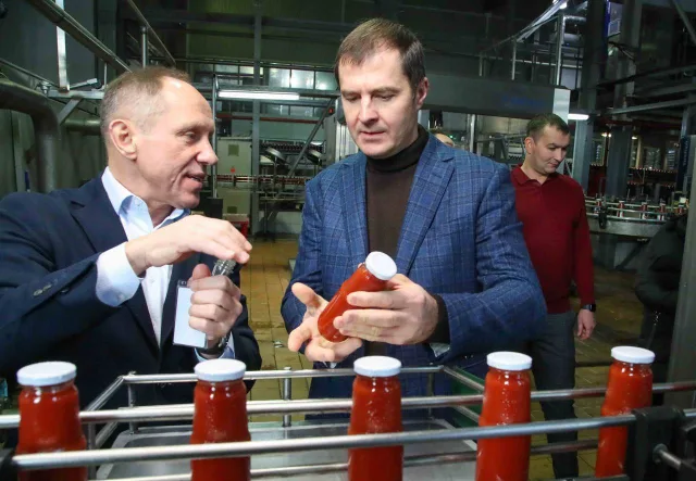 Владимир Волков посетил предприятие по производству безалкогольных напитков