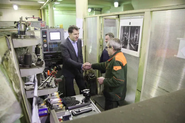 Владимир Волков посетил в Люберцах предприятие по выпуску электротехнического оборудования