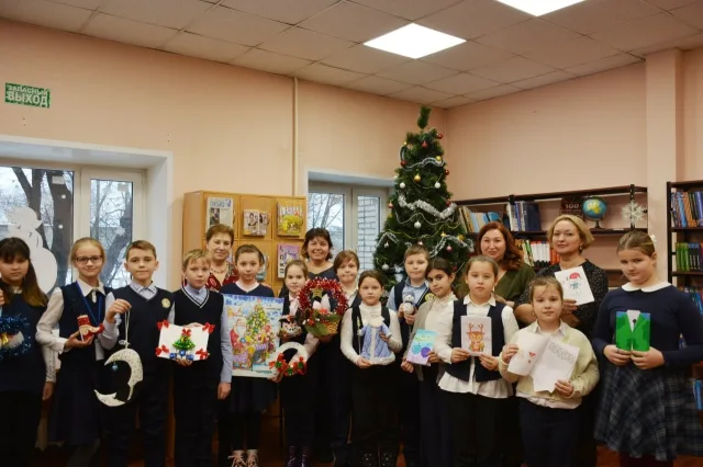 Юные жители Люберец изготовили новогодние подарки для участников СВО