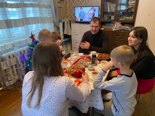 Владимир Волков поздравил семью жителя Люберец, мобилизованного для участия в СВО