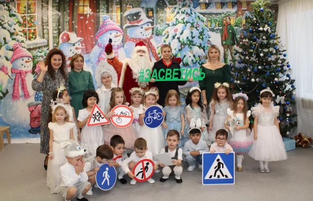 Инспекторы ГИБДД напомнили воспитанникам детского сада Люберец правила дорожного движения