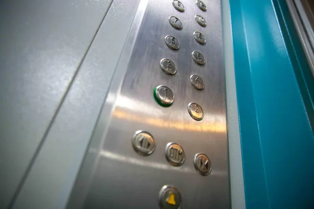 Затраты на ремонт лифтов в доме поселка Люберец частично возместят