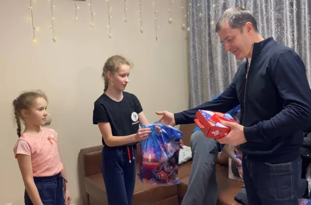 Владимир Волков от имени Президента РФ поздравил с Новым годом многодетную семью Люберец