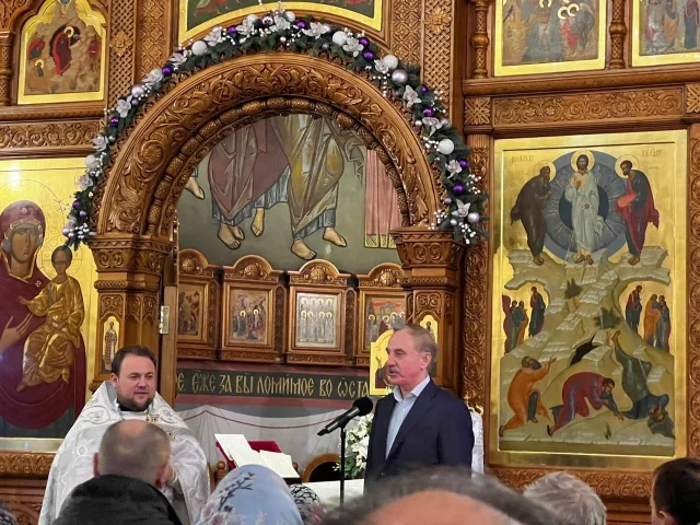 Председатель Совета депутатов округа Владимир Ружицкий поздравил люберчан с Рождеством Христовым