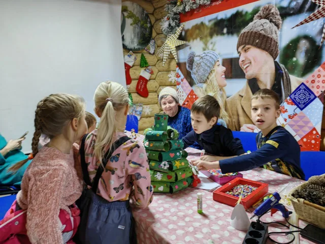 Новогодний праздник «День друга. День любви и тепла» прошел в Наташинском парке Люберец
