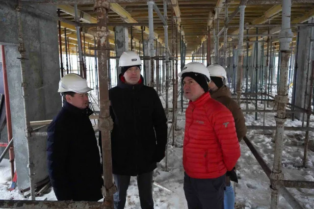 Владимир Волков проинспектировал ход работ по возведению новой школы в поселке Люберец