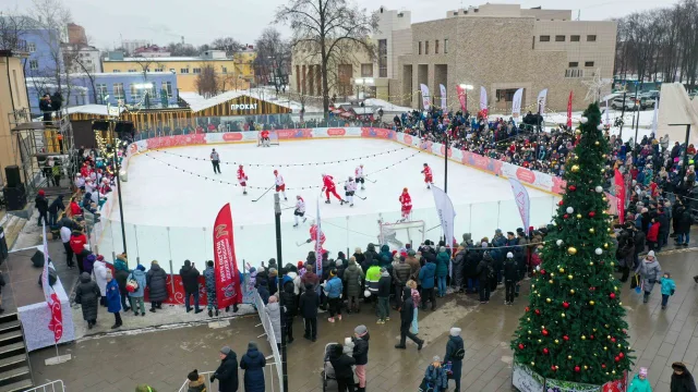 Более трех тысяч жителей Люберец посмотрели первый в новом году матч с участием  легенд отечественного хоккея