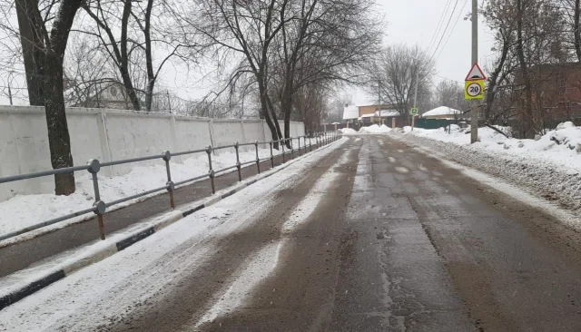 В Люберцах подготовили подъездные пути к местам Крещенских купаний