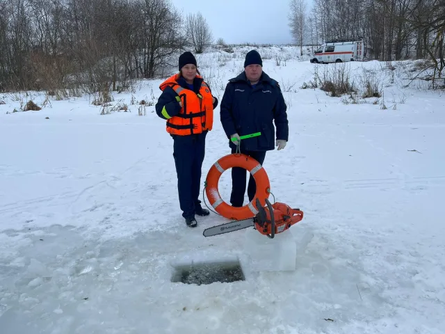Любителям зимней рыбалки Люберец рекомендовали иметь с собой спасательные инструменты