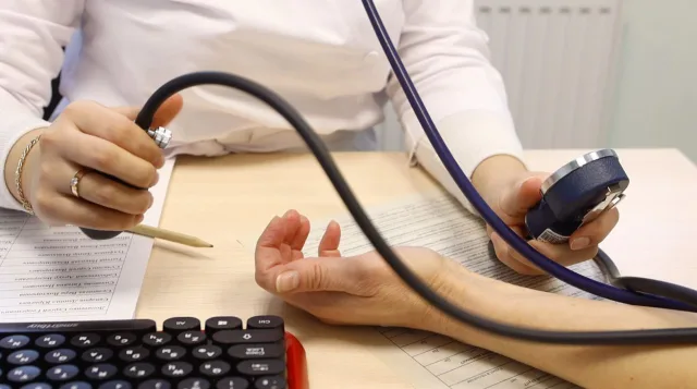 Жители Люберец могут пройти диспансеризацию в поликлиниках в течение двух часов