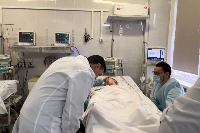 Андрей Воробьёв навестил сегодня 11-летнюю девочку, раненую в Химках