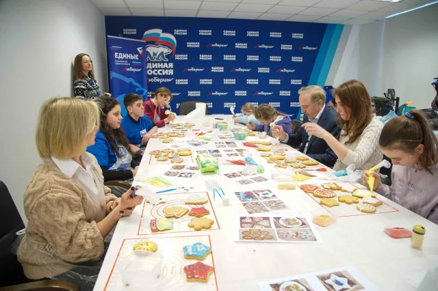 В Люберцах для бойцов СВО изготовили пряники в честь Дня защитника Отечества