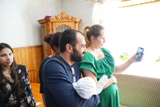 Андрей Воробьев поздравил семью из Люберец с рождением 13‑го ребенка