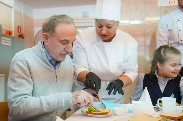 Школьникам Люберец рассказали о пользе продуктов на празднике Дня вкусного завтрака