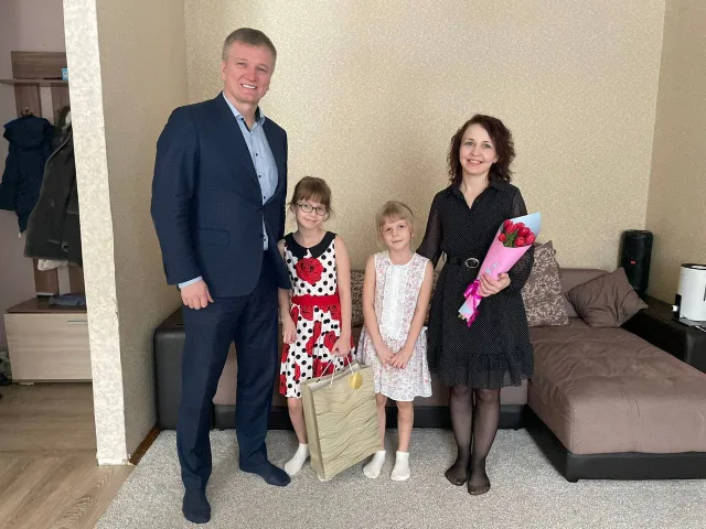 Депутаты Мособлдумы поздравили с праздником женщин из семей мобилизованных люберчан