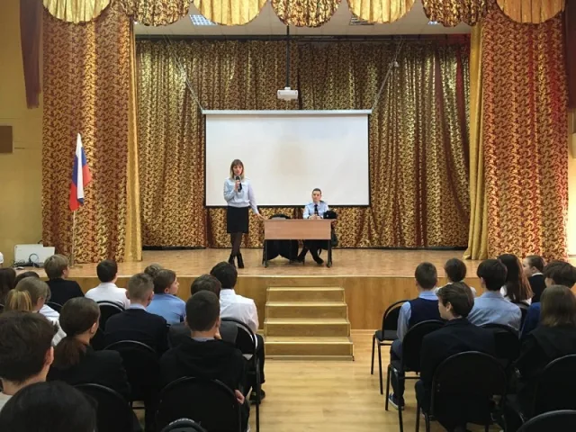 Полицейские Люберец предупредили школьников о противоправной деятельности в интернете