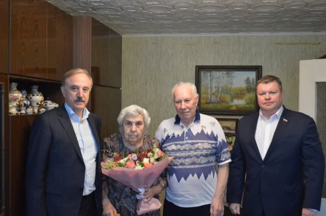 Владимир Ружицкий поздравил с 85-летием жительницу Люберец