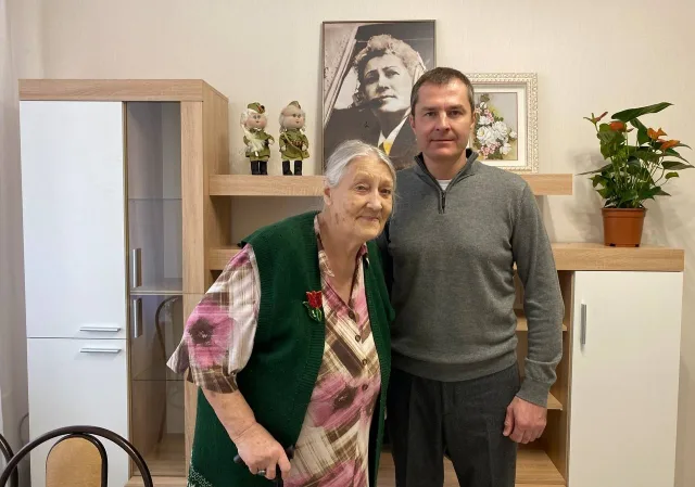 Владимир Волков поздравил с новосельем в Люберцах 15-кратную рекордсменку мира по вертолетному спорту