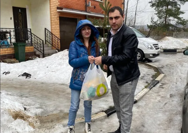 Молодогвардейцы передали продуктовые наборы жителям Люберец