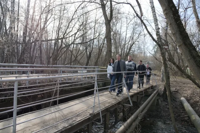 Владимир Волков проверил работы по очистке реки Македонки в поселке Люберец
