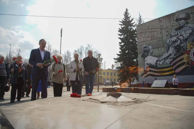 Жители Люберец возложили цветы в память об узниках фашистских лагерей