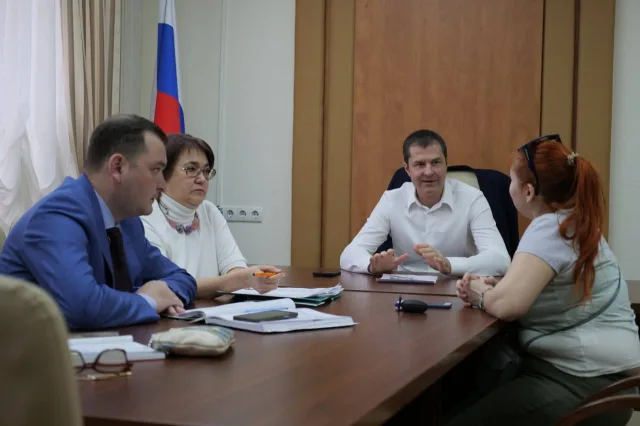 Владимир Волков во время личного приема ответил на вопросы жителей Люберец