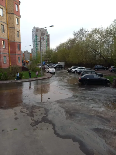 Аварийные бригады устраняют подтопление после технологического сбоя на коллекторе в Люберцах