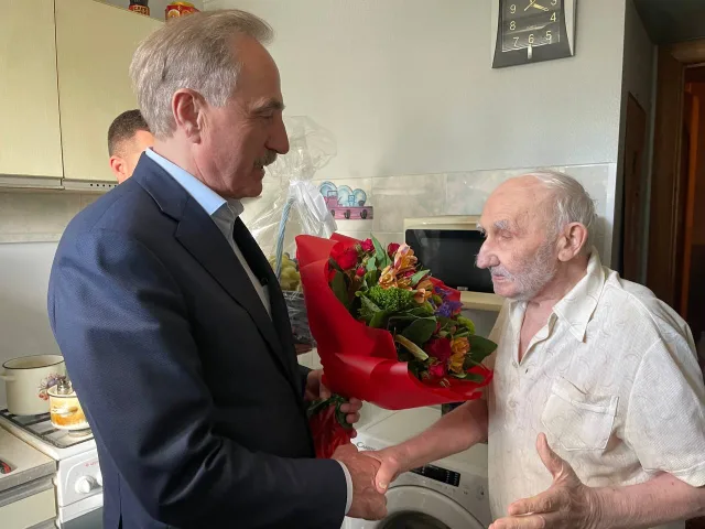 Владимир Ружицкий поздравил жителя Люберец со столетним юбилеем