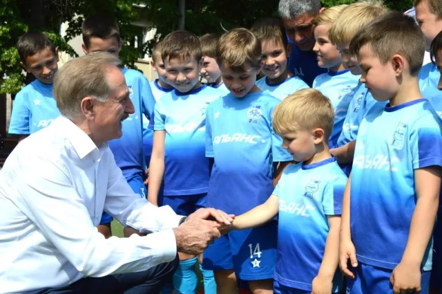 Владимир Ружицкий поздравил юных спортсменов Люберец с Днем детского футбола