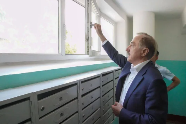 Владимир Ружицкий проверил ремонт подъездов МКД в Люберцах