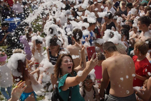 В Люберцах провели первый пляжный фестиваль в честь Дня молодежи