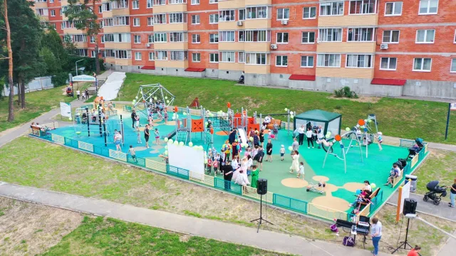 В деревне Люберец открыли губернаторскую игровую площадку