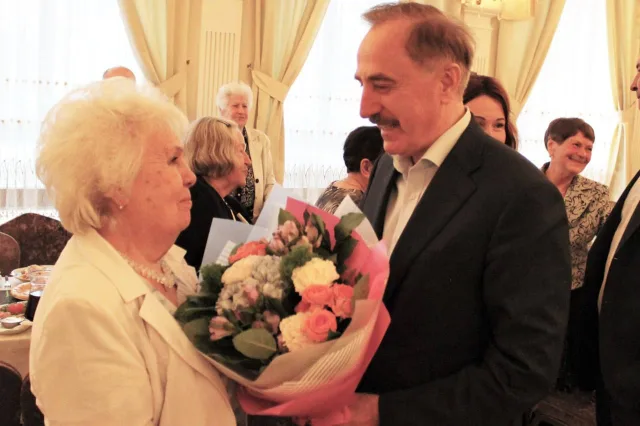 Владимир Ружицкий поздравил председателя Совета ветеранов микрорайона Люберец с юбилеем