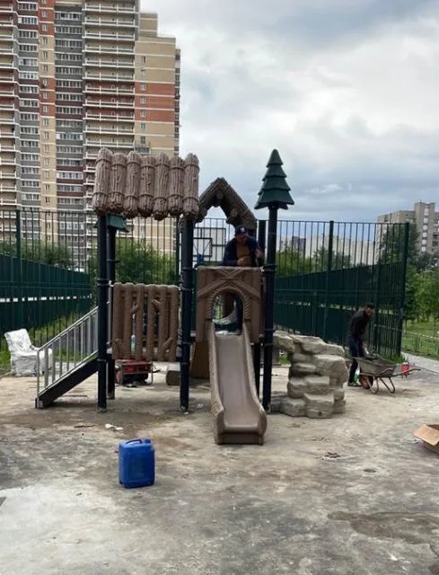 В Люберцах до конца сентября завершат модернизацию детских площадок в 16 дворах