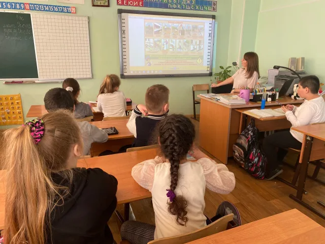 Летом для почти 4 тысяч детей Люберец провели занятия по безопасному поведению на ж/д