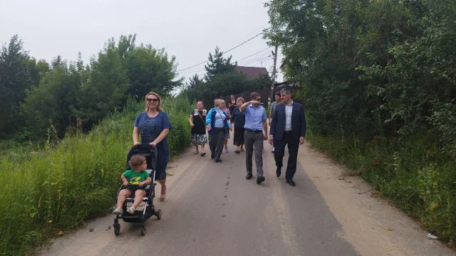 Партийцы вместе с жителями деревни Люберец провели проверку состояния территории у реки