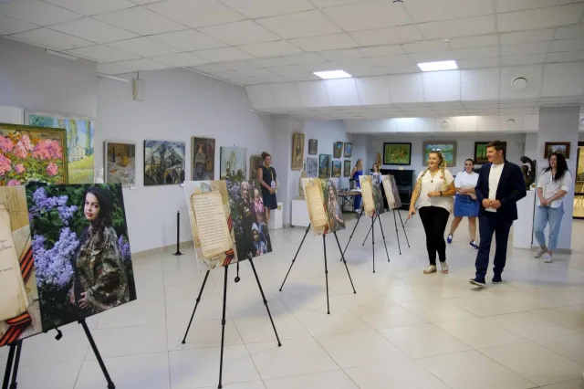 Владимир Волков встретился с участницами фотопроекта «Жены героев»