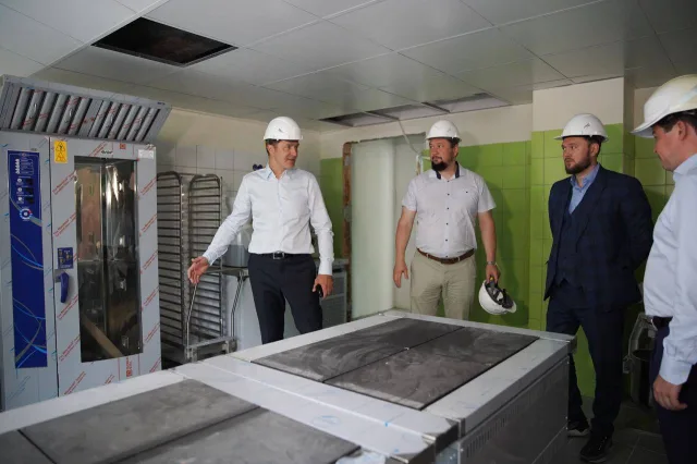 Владимир Волков проверил капремонт детского сада в поселке Люберец