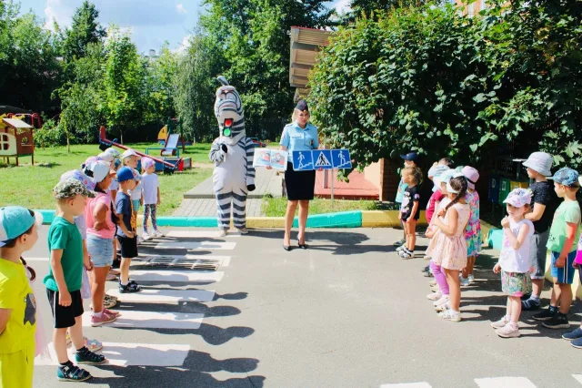 Сотрудники ГАИ Люберец напомнили дошкольникам о необходимости соблюдения ПДД