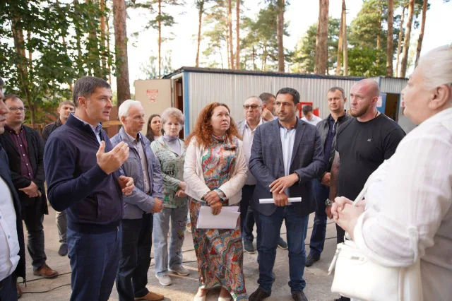 Владимир Волков проверил капитальный ремонт дома в поселке Красково