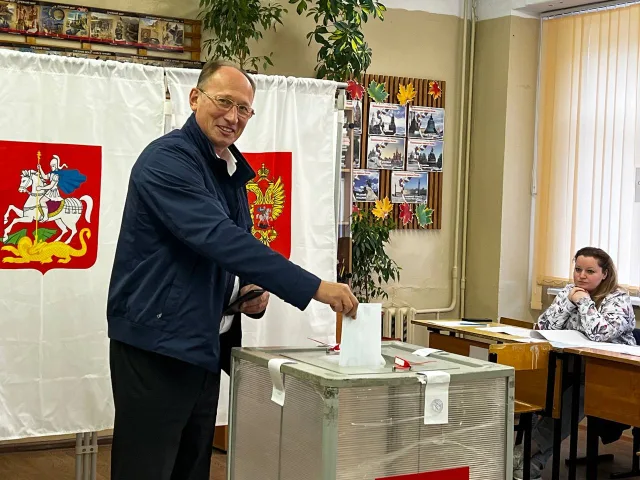 Игорь Коханый проголосовал на выборах губернатора области в Люберцах