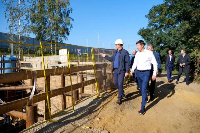 Владимир Волков проверил строительство водовода в поселке Люберец