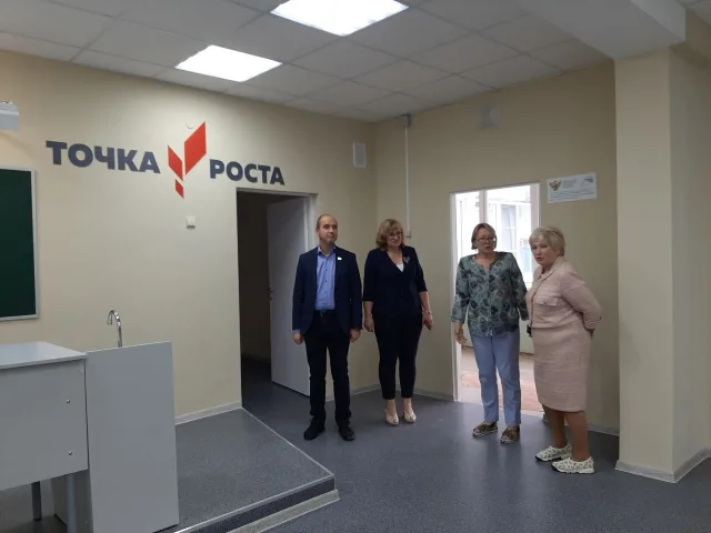 Лидия Антонова ознакомилась с работой Центра образования «Точка роста» в поселке Люберец