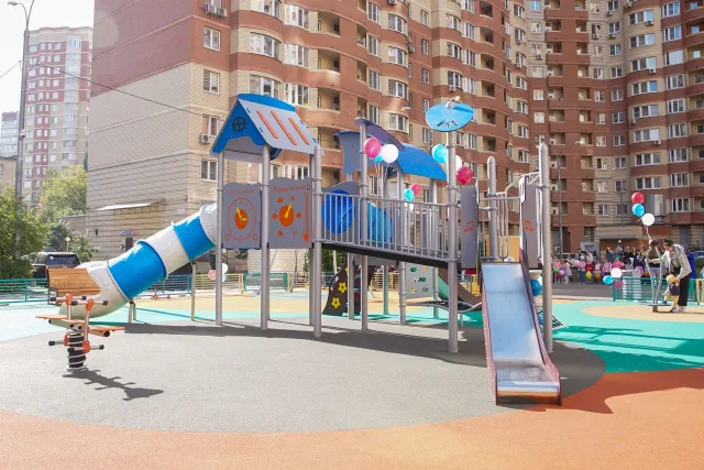 В Люберцах завершили установку запланированных семи губернаторских детских площадок