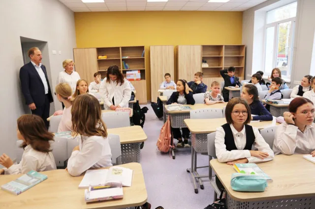 Владимир Ружицкий проверил качество капремонта гимназии в поселке Люберец