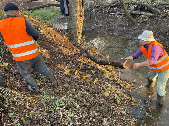 В поселке Люберец завершили расчистку реки Македонки