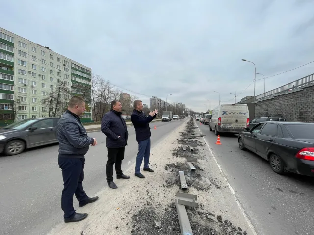 Дмитрий Дениско проверил работы по улучшению пропускной способности дороги в Люберцах