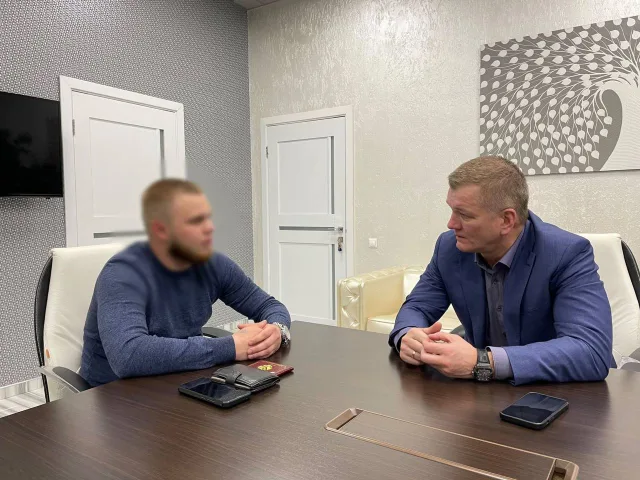 Дмитрий Дениско на встрече с бойцом СВО из Люберец обсудил сбор и передачу гумпомощи